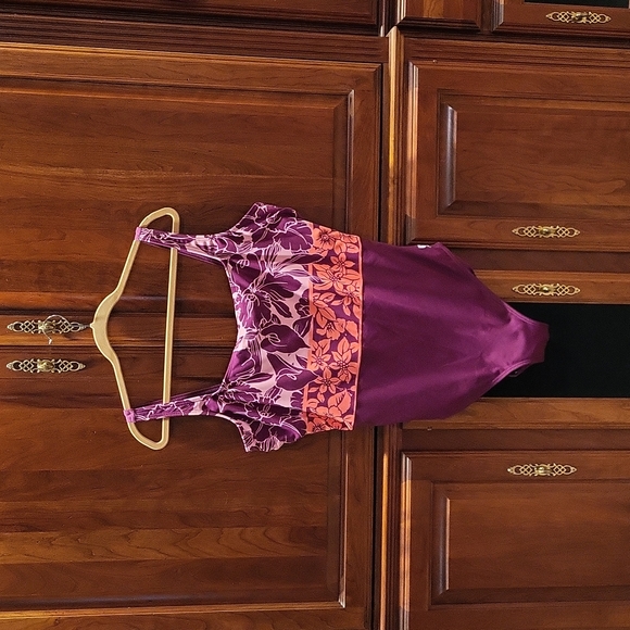 TYR Chlorine Resistant Swimsuit - Picture 1 of 3